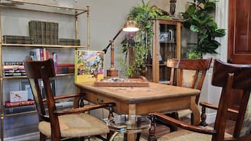 50 インチのスマートテレビ (ケーブル放送視聴可)