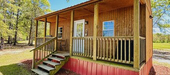 Cabin on 40 acres with private lake! - Heifer Hotel