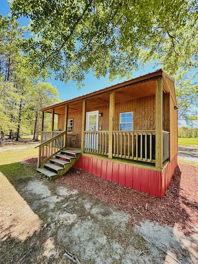 Cabin on 40 acres with private lake! - Heifer Hotel