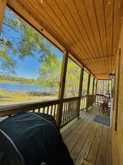 Cabin on 40 acres with private lake! - Heifer Hotel