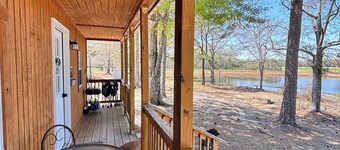 Cabin on 40 acres with private lake! - Heifer Hotel