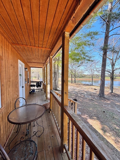 Cabin on 40 acres with private lake! - Heifer Hotel