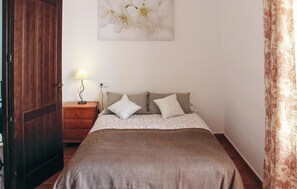 5 bedrooms, free WiFi, bed sheets