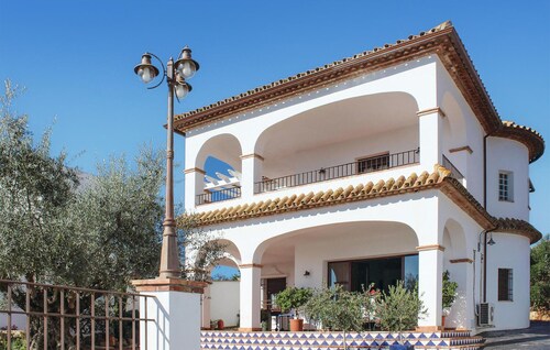 Nice home in Hornachuelos with WiFi