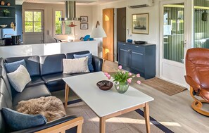 Smart TV, fireplace, DVD player, ping pong