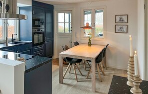 Fridge, oven, stovetop, dishwasher - 3 bedroom gorgeous home in Stubbekøbing (Stubbekøbing)