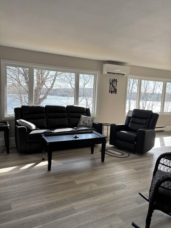 Noahs Private Three Bedroom Lakefront Cottage. - Nova Scotia