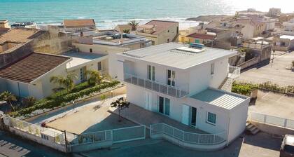 Gorgeous apartment in Cava D'Aliga with WiFi