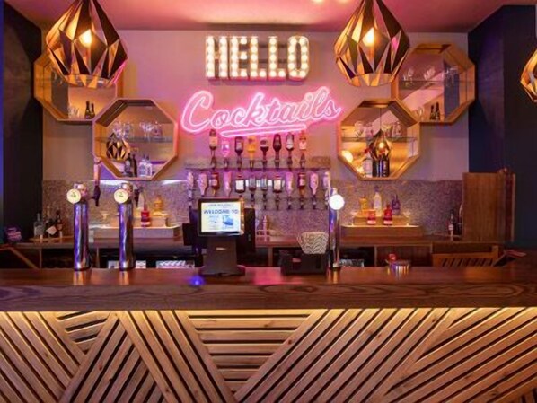 Bar (on property) - BelLa VistA - Holiday Home On The Beach (Saint Osyth)