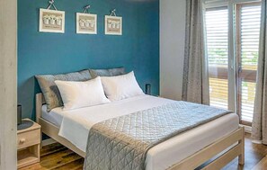 6 bedrooms, iron/ironing board, travel cot, free WiFi
