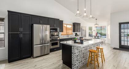 Family Oasis, Pvt Pool, Bar, Work Desk, Games, Near Dining, Fun & Salt River