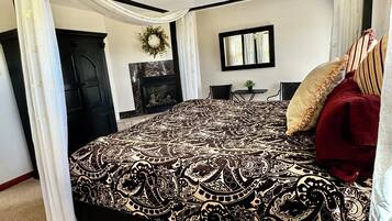 Room, Mountain View | Living area | TV