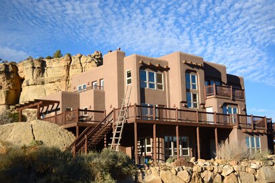SLOT CANYONS INN