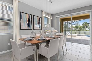 Dining - Luxury Theme, Designer Game Room Pool/Spa Weekly/Monthly Discount (Davenport)