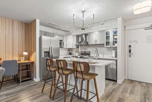 Fridge, microwave, oven, stovetop