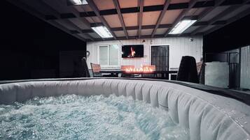 Bain à remous extérieur