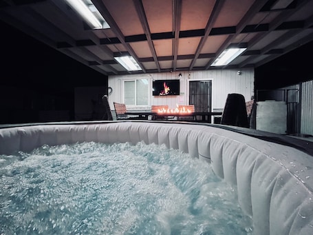 Outdoor spa tub. Luxury Home wPrivate Jacuzzi & Firepit