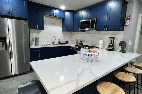 Frigorífic, microones, forn i placa de cuina