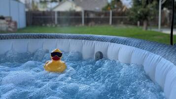 Bain à remous extérieur