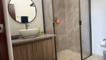 Een douche, een haardroger