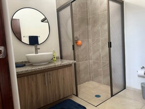 Chuveiro, secador de cabelo