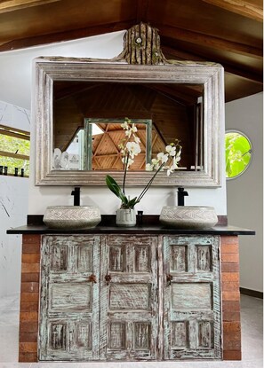 Dusche, Hydromassagedusche, Designer-Toilettenartikel, Haartrockner