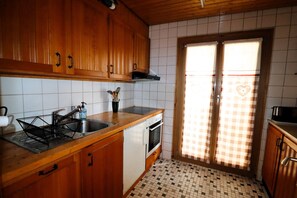 Mikrowelle, Ofen, Herdplatte, Geschirrspüler