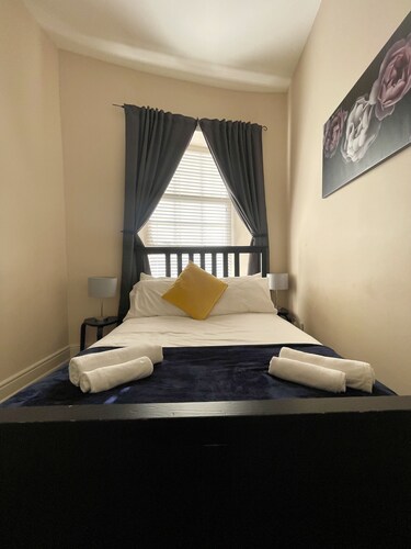 Central City Gem - Stylish 1 Bed Apartment