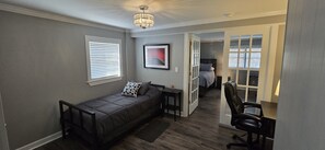 2 bedrooms, desk, iron/ironing board, free WiFi - Deluxe! New Apt Loft Near Downtown – Ready for Families and Business Travelers. (Raleigh)