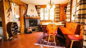 Interior - Charming detached cottage for up to 5 people. It has a good location close to a shuttle bus stop tha (St-Luc)