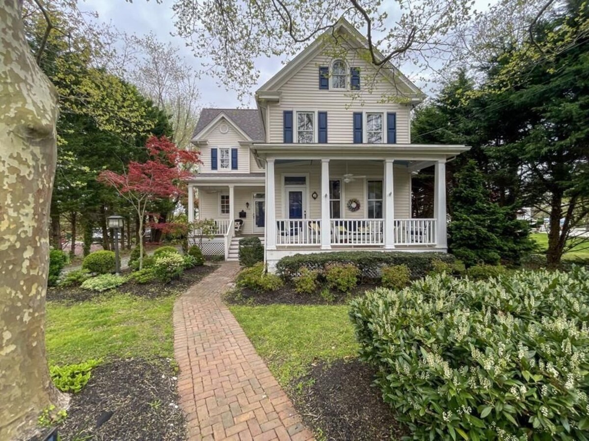 The Marlin House, 6 bedrooms 4 full baths sleeps 16 & pet friendly