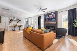 Smart TV, fireplace