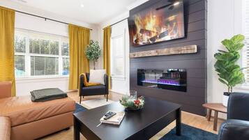 Smart TV y chimenea