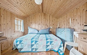 4 bedrooms, travel cot, free WiFi - Nice home in Sjællands Odde with WiFi (Sjællands Odde)