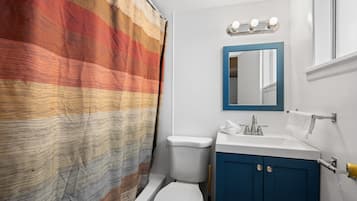 Towels, soap, shampoo, toilet paper