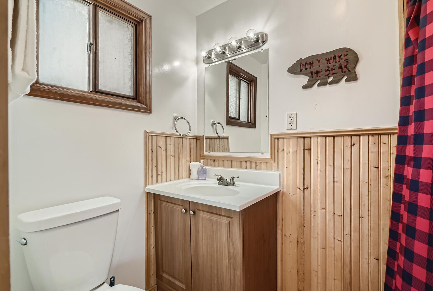 Towels, soap, shampoo, toilet paper