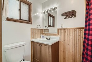 Towels, soap, shampoo, toilet paper