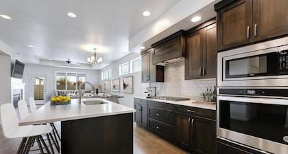 The Cozy & Classy Boise Home No cleaning fee!