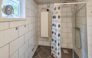 Shower - Nice home in Jelsa with kitchen (Jelsa)