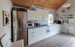 冷蔵庫、オーブン、コンロ、食器洗い機