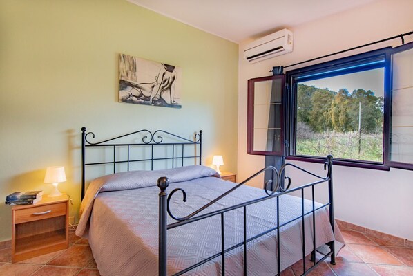 4 bedrooms, iron/ironing board, travel crib