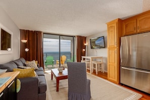 Smart TV - Gorgeous views and property sleeps four full kitchen (Myrtle Beach)