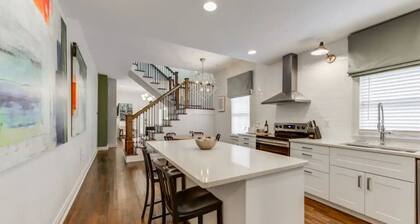 High Luxury Vacation Rental in Midtown- Gorgeous! Sleeps 6 w/ 2 full bathrooms!