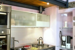 Fridge, microwave, stovetop, dishwasher