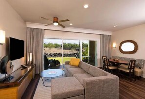 TV - Kings' Land, a Hilton Grand Vacations Club - 2 Bedroom - 2BR (Waikoloa Village)