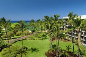 Property grounds - Ocean Tower, a Hilton Grand Vacations Club - 2 Bedroom Plus - 2BP (Waikoloa Village)