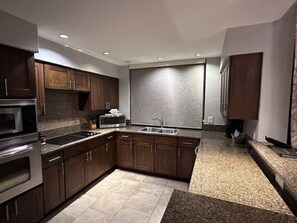Fridge, microwave, stovetop, dishwasher - Waikoloa Big Island | Romantic Island Haven | Pool & Tennis (Waikoloa Village)