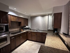 Fridge, microwave, stovetop, dishwasher - Waikoloa Big Island | Romantic Island Getaway | Pool & Tenni (Waikoloa Village)