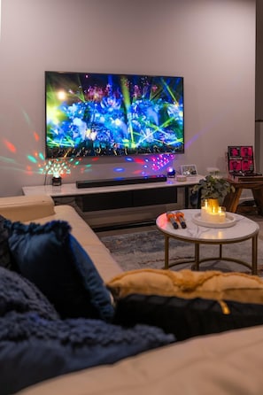 Smart-TV, Musikbibliothek, Videothek