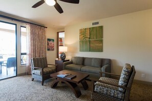 TV - The Bay Club, a Hilton Grand Vacations Club - 2 Bedroom - AD5 (Waikoloa Village)